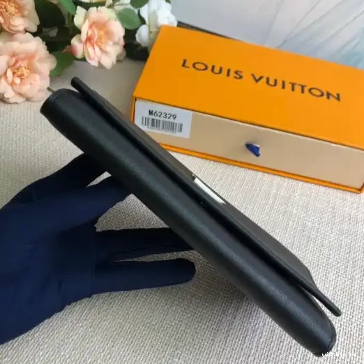 WIS LOCKME LOUIS WALLET VUITTON 0328